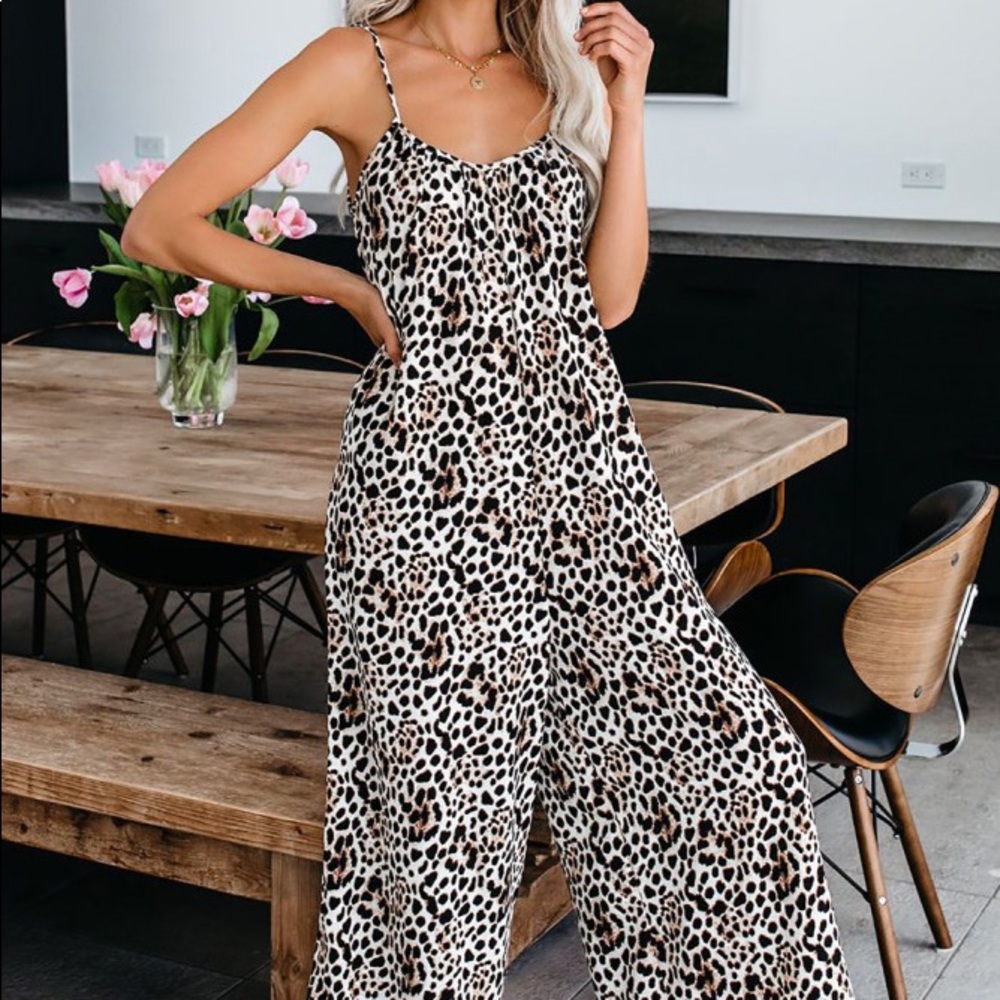 🎉🎉 🐆 LAST ONE! L 💕 Leopard Romper 💕 - Picture 5 of 12